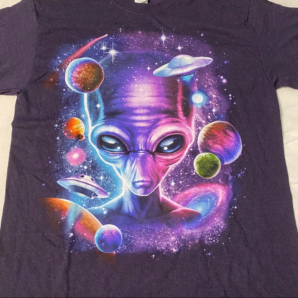 ❗️SALE Gildan Space Alien Shirt - Picture 2 of 3